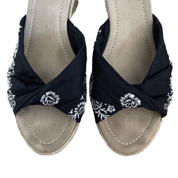 Coldwater Creek ~ Black Fabric w/ White Embroidery ~Slip On ~ Espadrilles - Picture 2 of 11